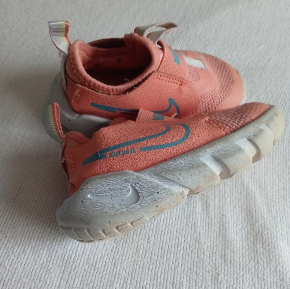 Nike do it babies pink sneakers size 5c